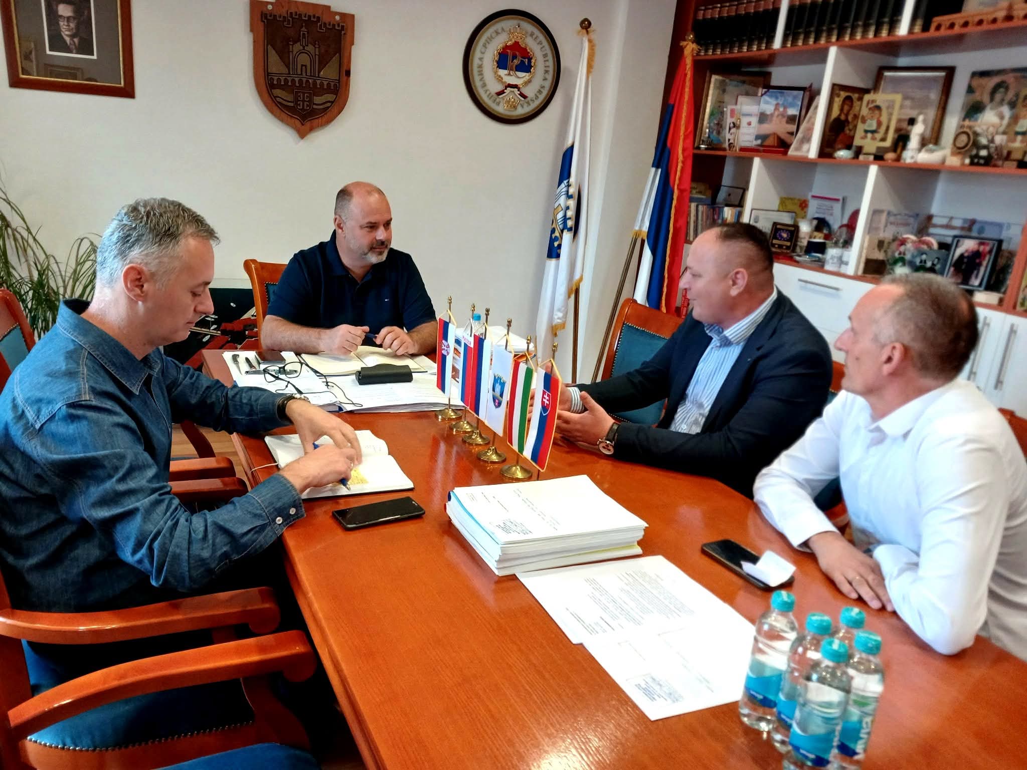 СТАЊЕ РАДНИЧКИХ ПРАВА И ЗАПОШЉАВАЊЕ У ФОКУСУ САСТАНКА У ВИШЕГРАДУ