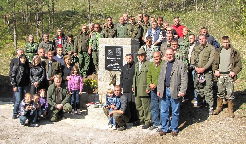 Архива : ЛОВЦИ КОД ИЛИЈИНЕ ЧЕСМЕ У ПРОВАЛИЈАМА